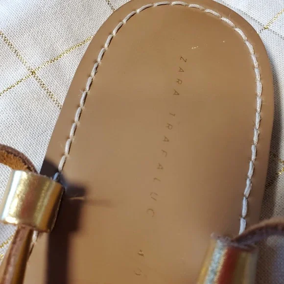 Zara Women's Gold Leather Flat Strap Gladiator Sandals Size 40 Bohemian - Picture 5 of 5